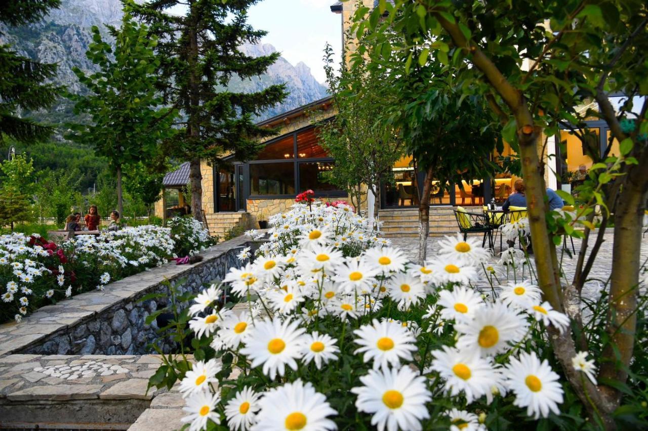 Breezy Hotel Валбона Экстерьер фото
