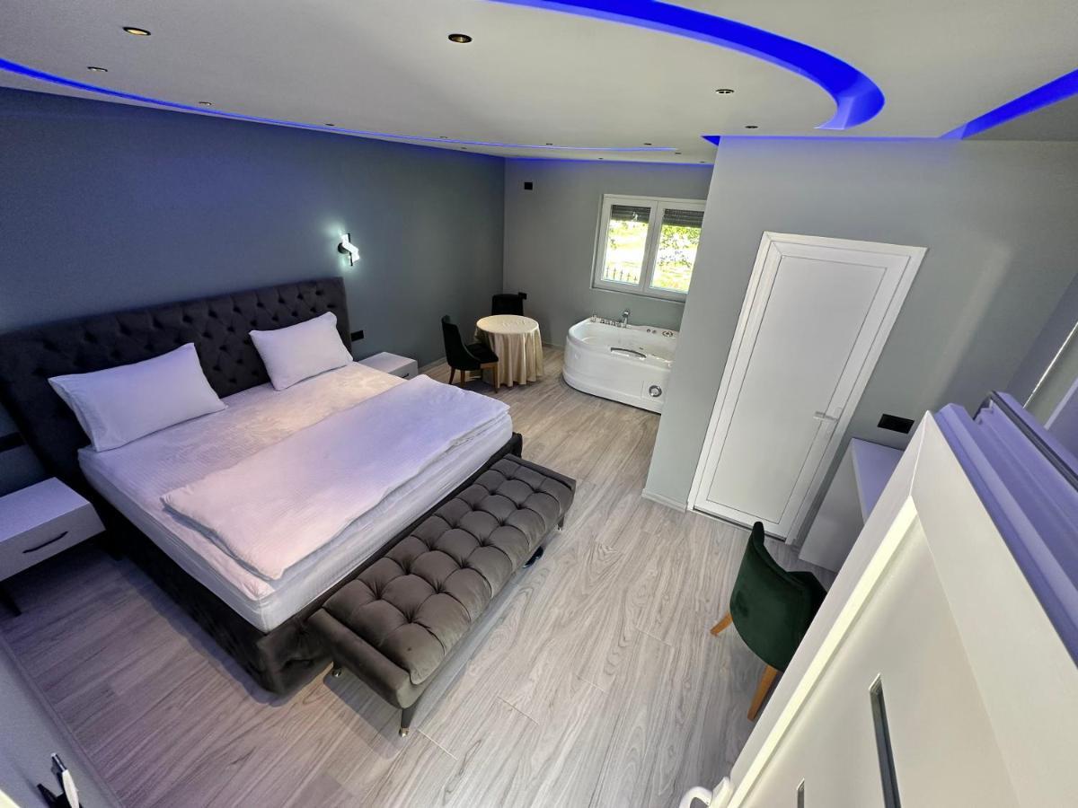 Breezy Hotel Валбона Экстерьер фото