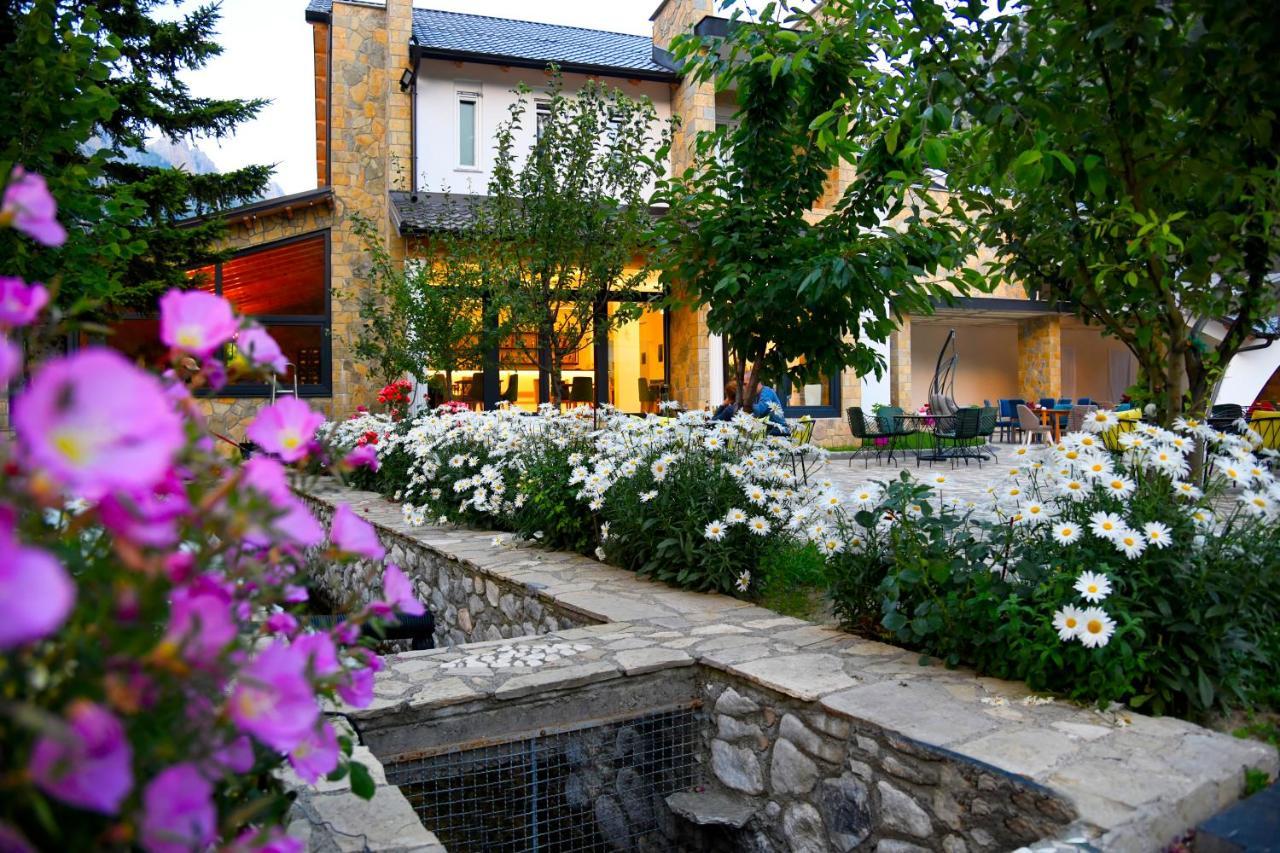Breezy Hotel Валбона Экстерьер фото