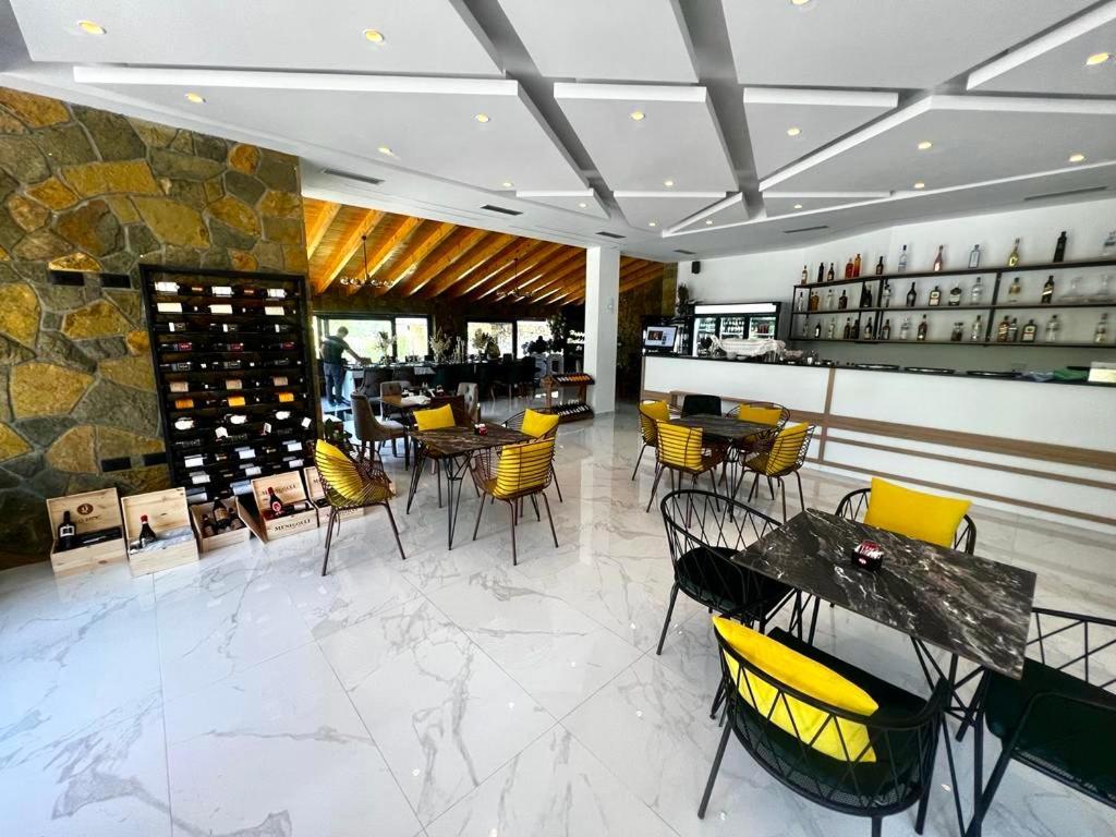 Breezy Hotel Валбона Экстерьер фото