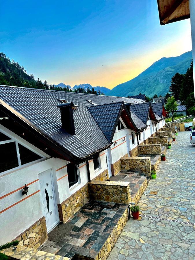 Breezy Hotel Валбона Экстерьер фото
