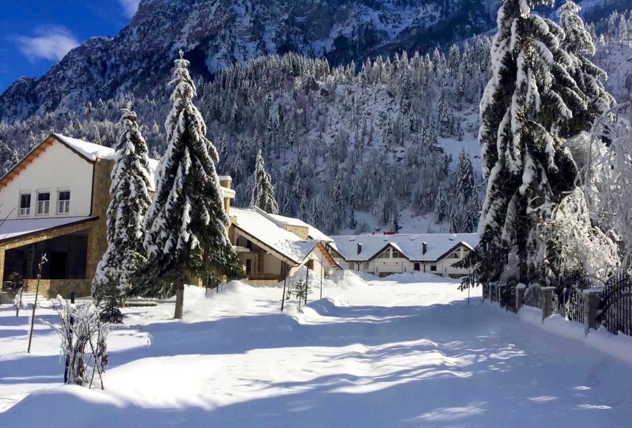 Breezy Hotel Валбона Экстерьер фото