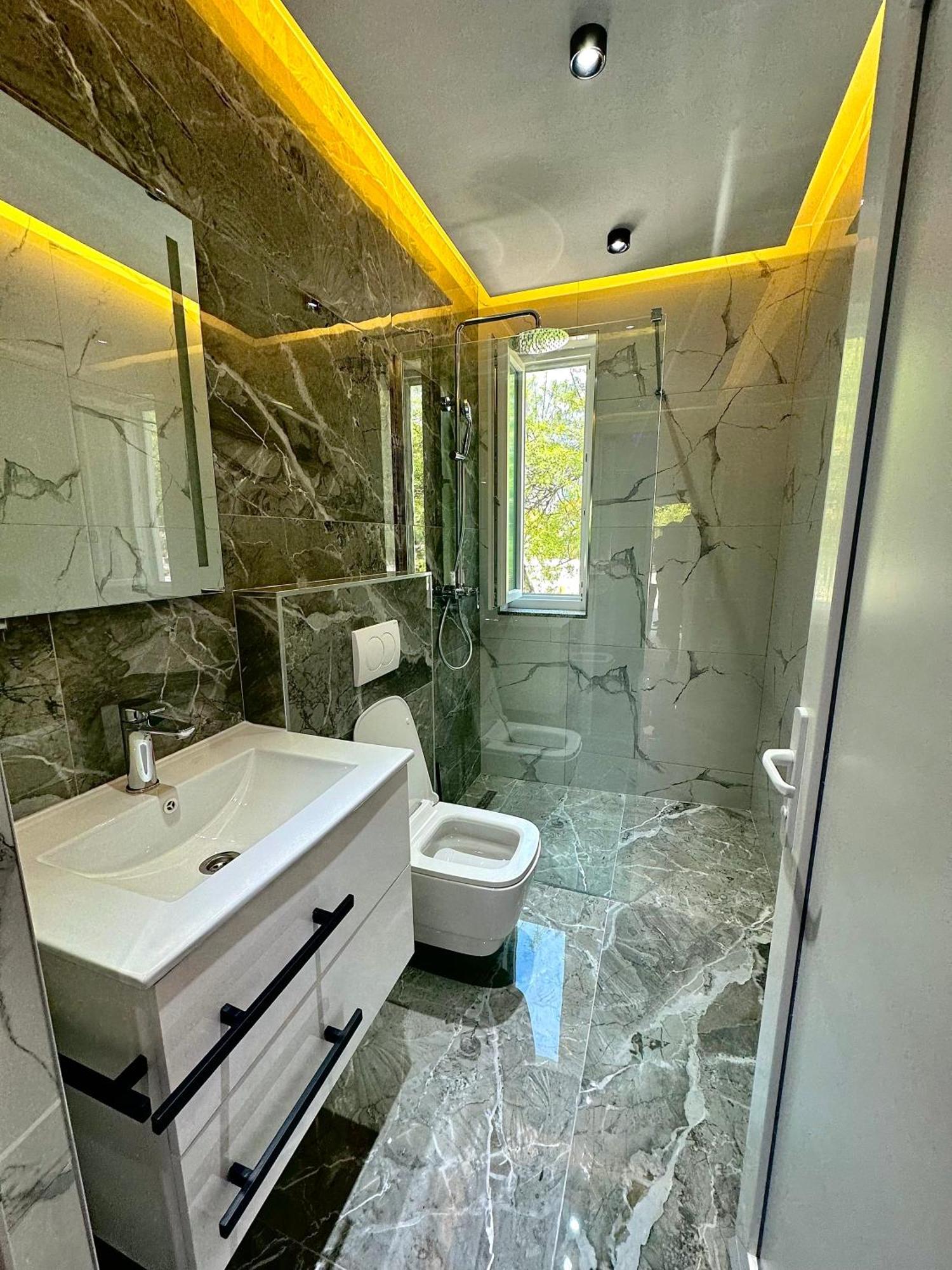 Breezy Hotel Валбона Экстерьер фото