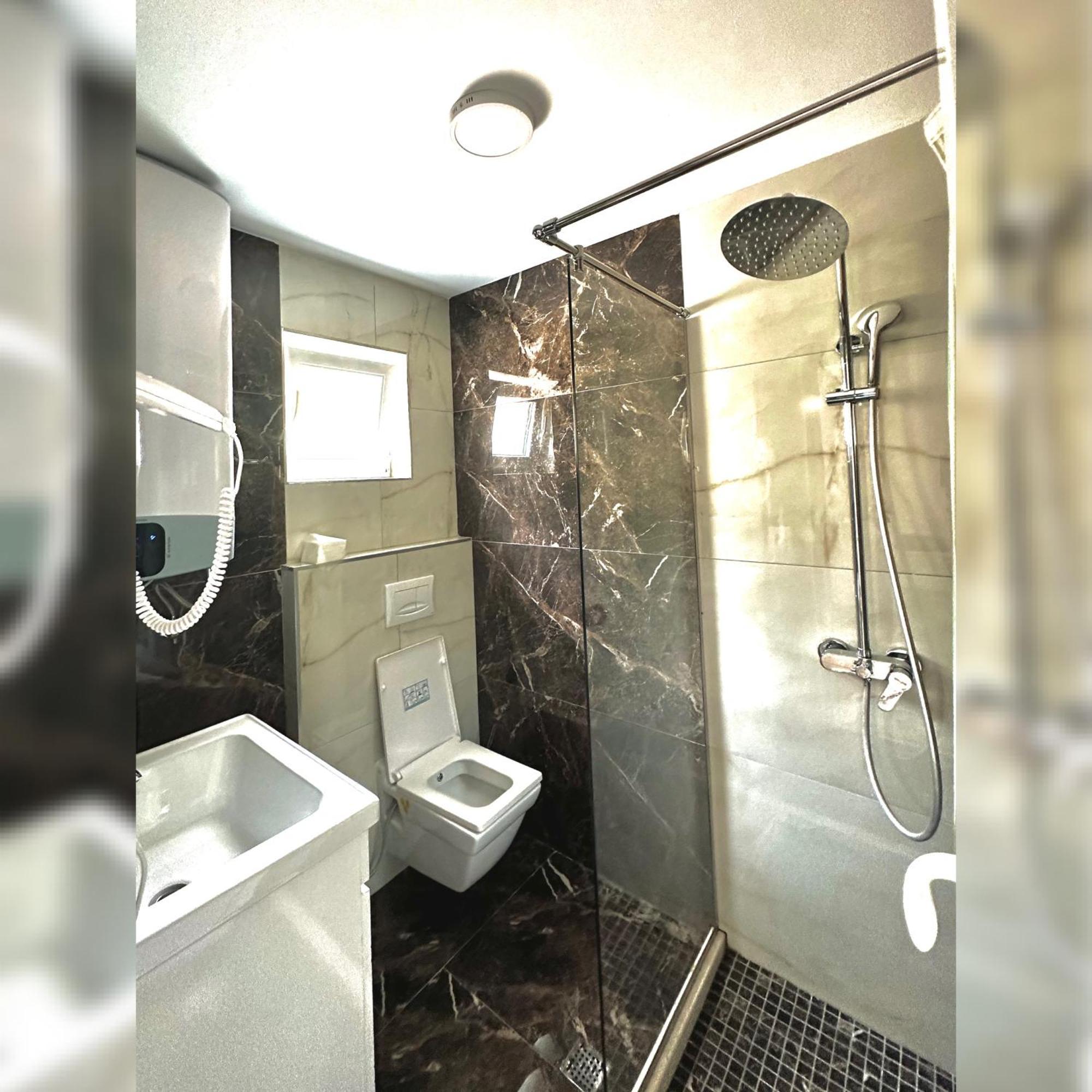 Breezy Hotel Валбона Экстерьер фото