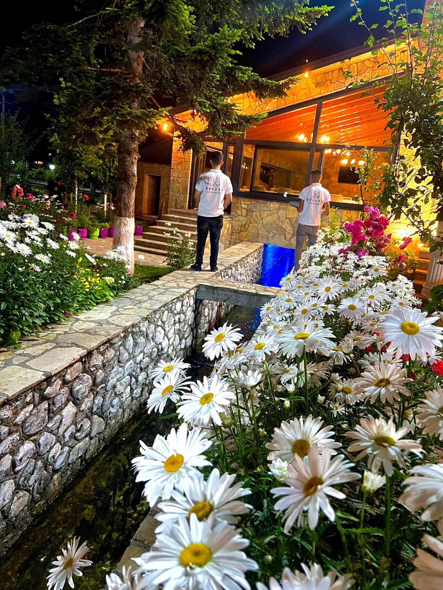Breezy Hotel Валбона Экстерьер фото