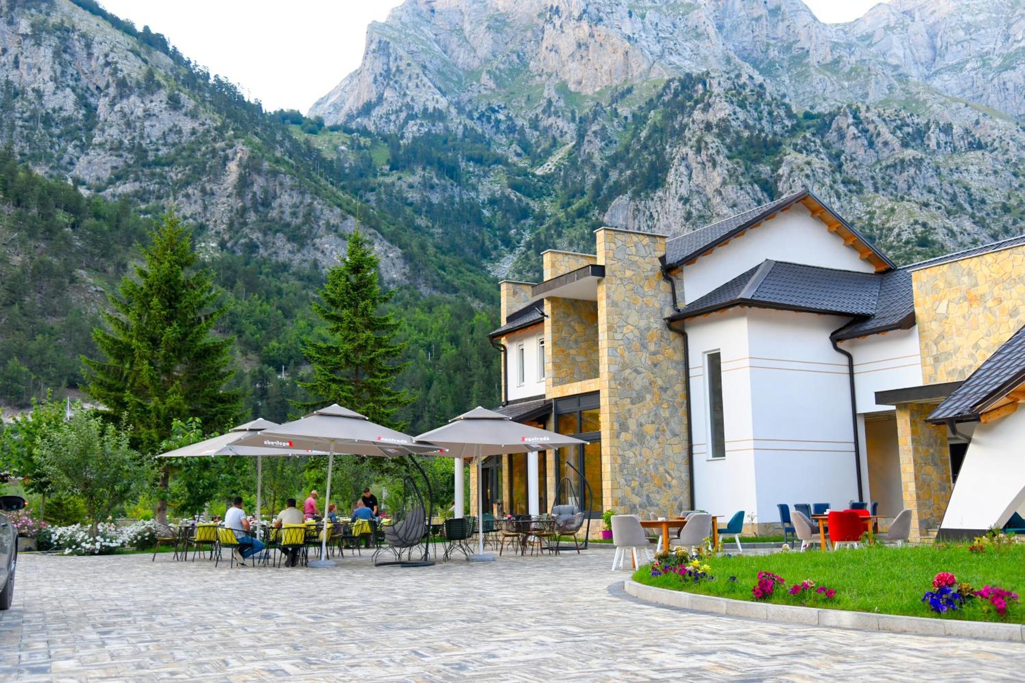 Breezy Hotel Валбона Экстерьер фото