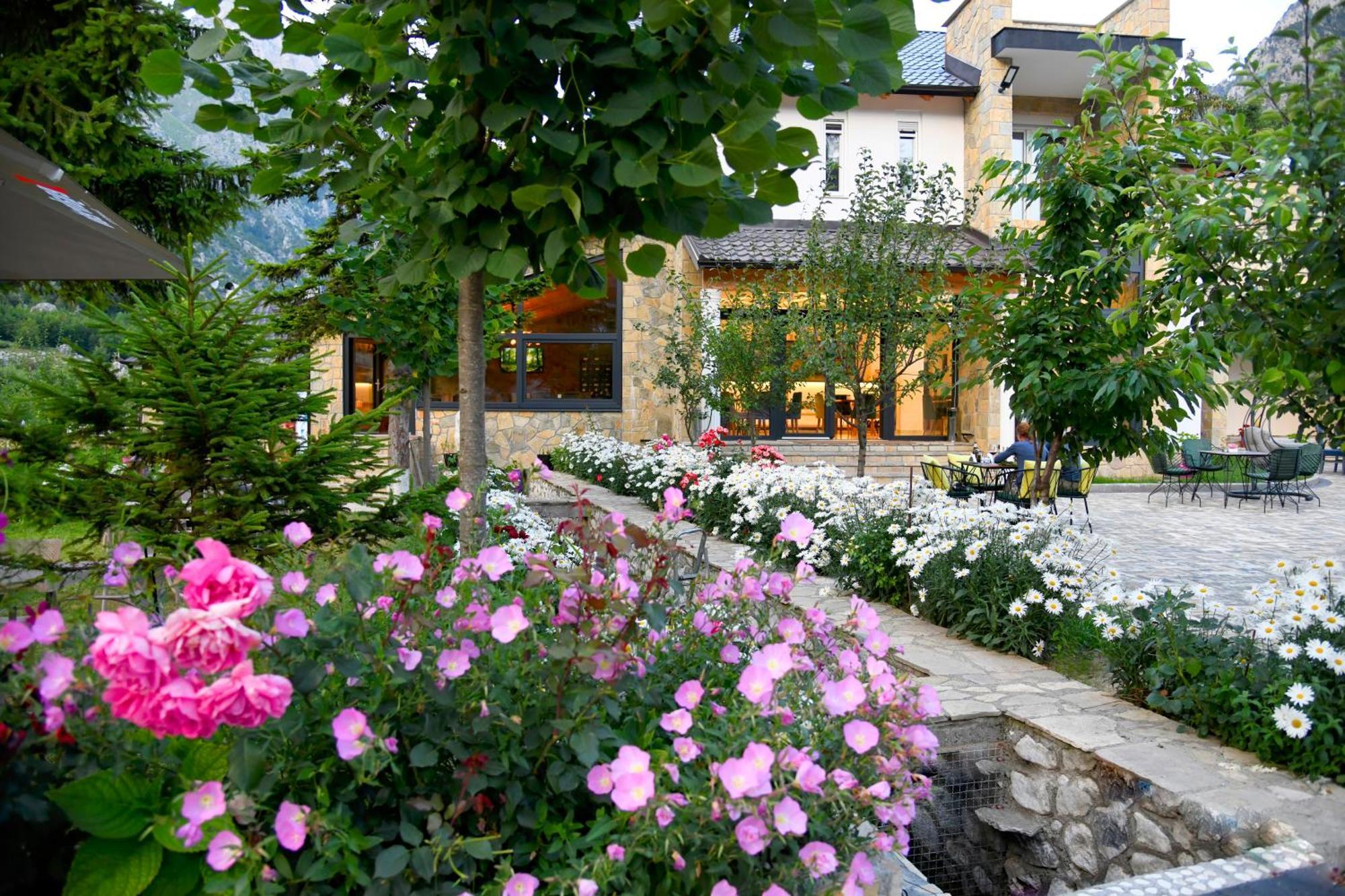 Breezy Hotel Валбона Экстерьер фото