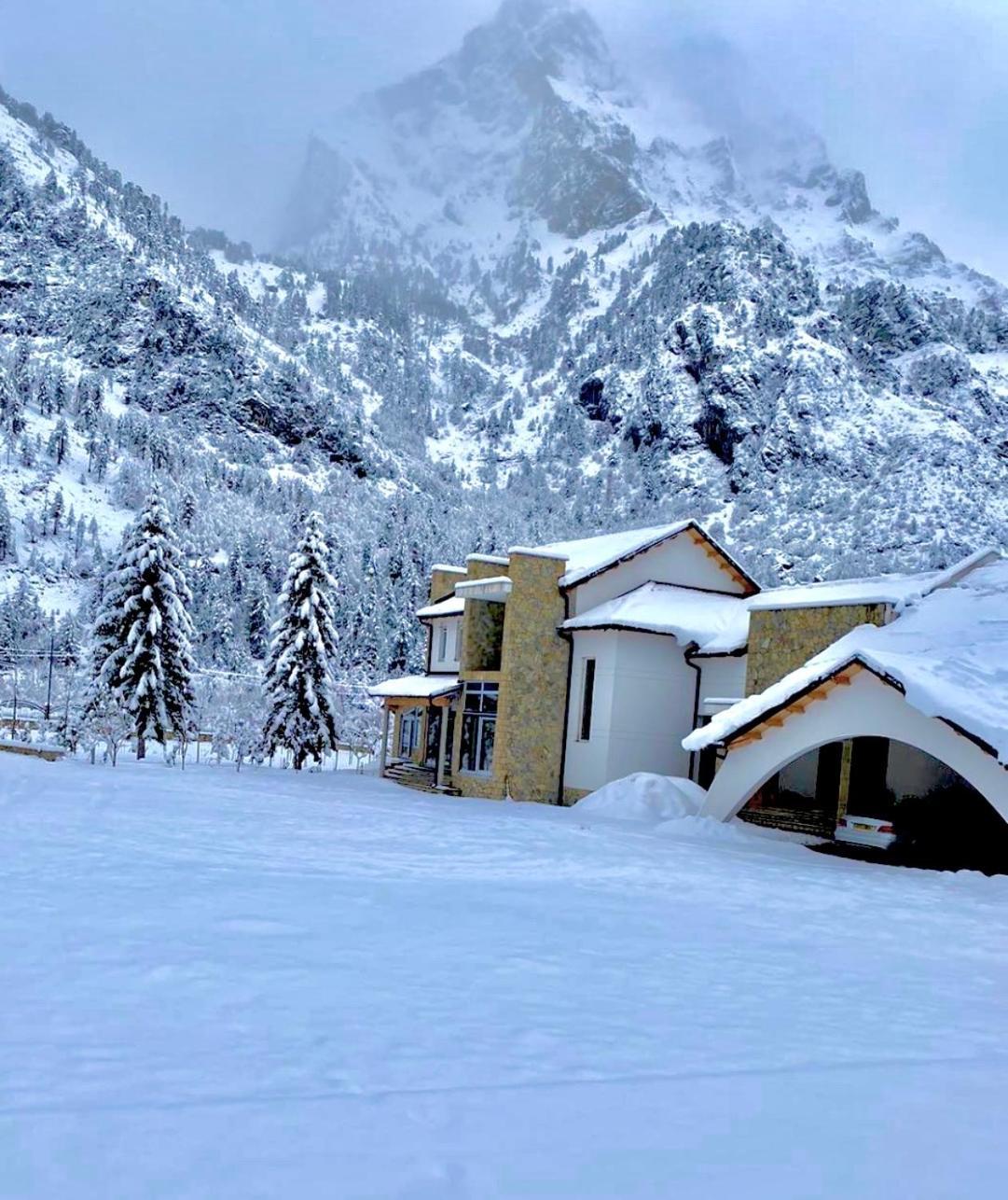 Breezy Hotel Валбона Экстерьер фото