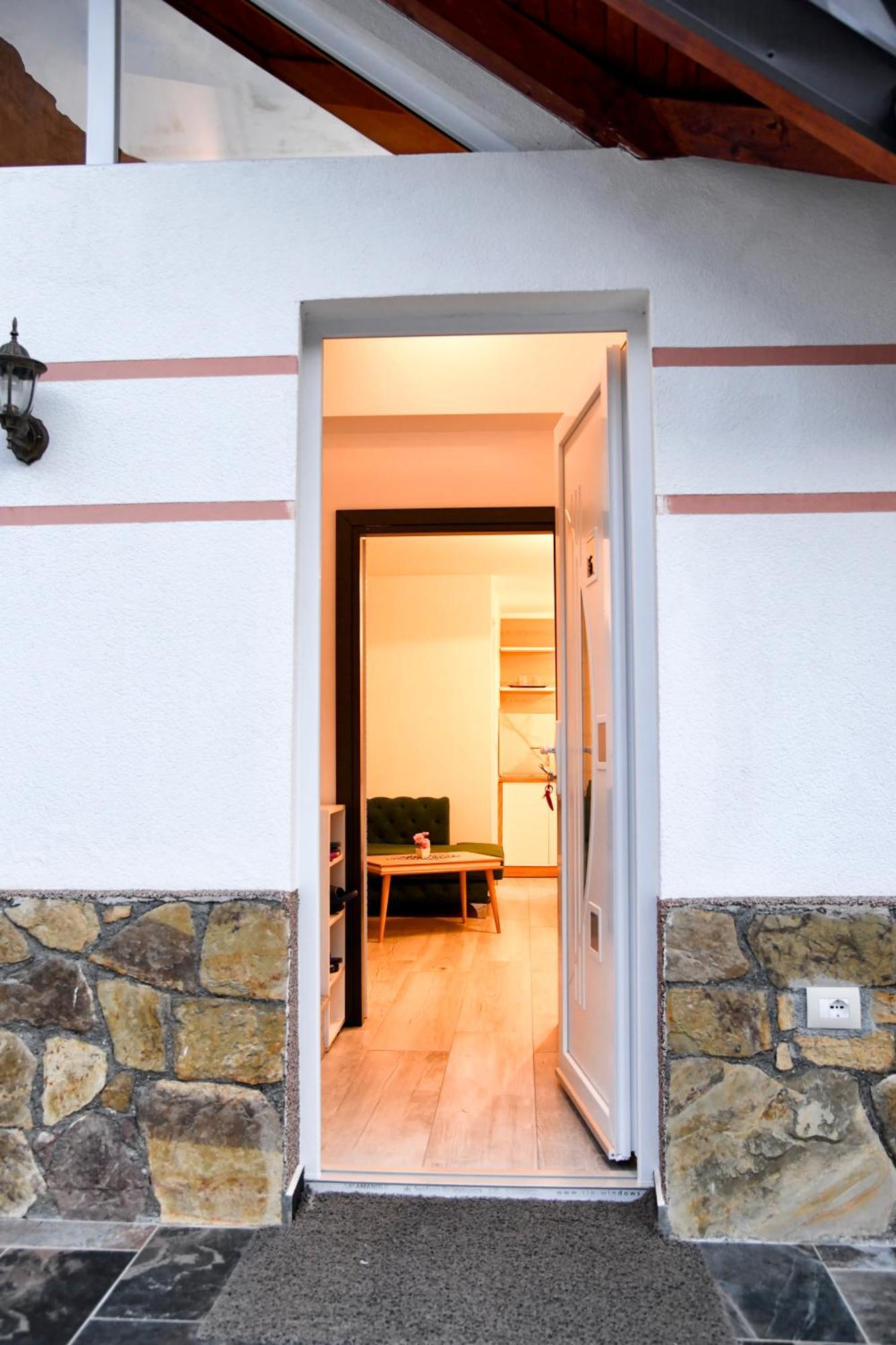 Breezy Hotel Валбона Экстерьер фото