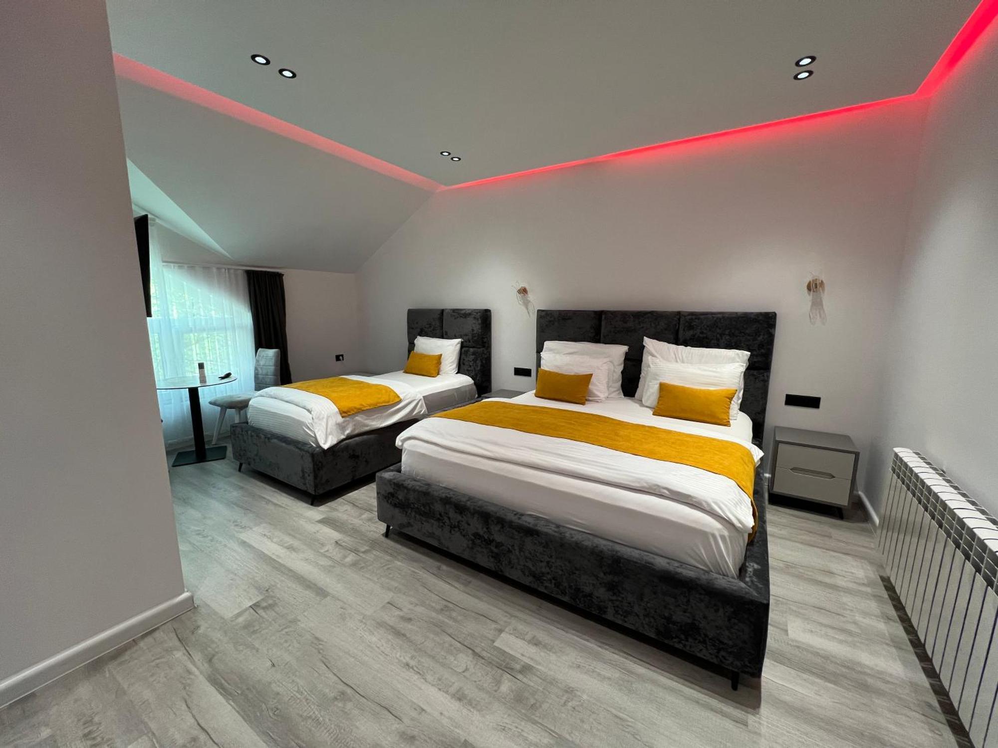 Breezy Hotel Валбона Экстерьер фото