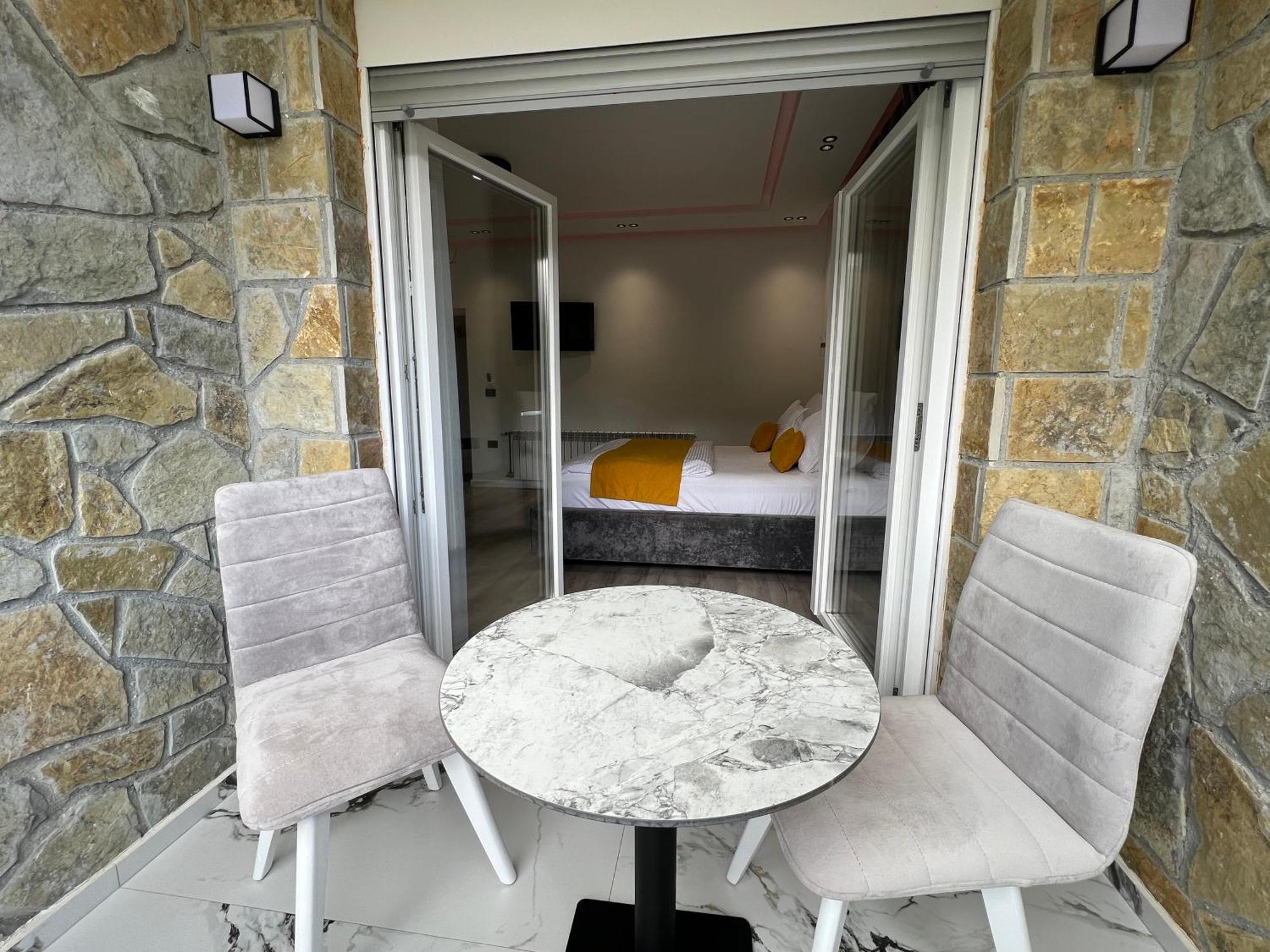 Breezy Hotel Валбона Экстерьер фото