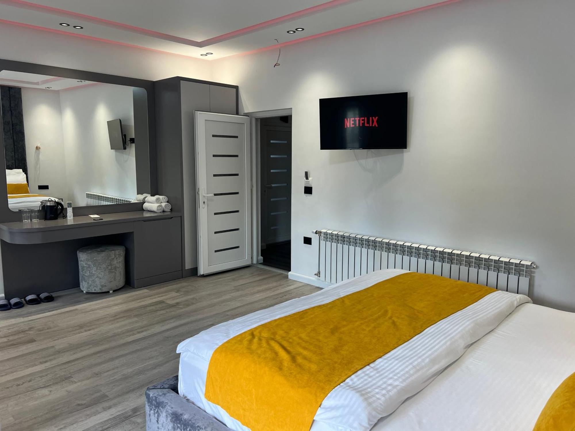 Breezy Hotel Валбона Экстерьер фото